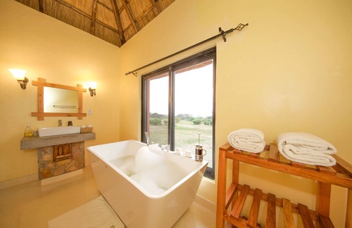 Kasese Cabina | Ihamba Lakeside Safari Lodge