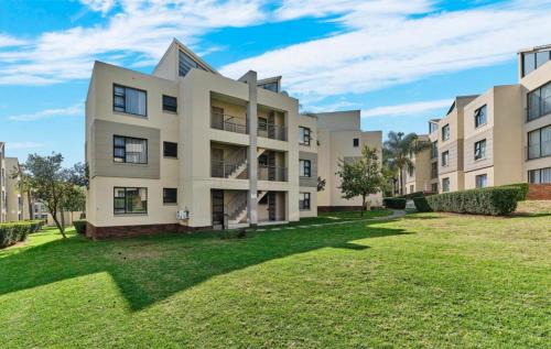 Greater Johannesburg Metropolitan Area Apartamento | Ihita Beverly Sandton unit 65