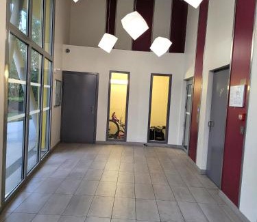 Center Apartamento | III Appart 2 Pièces, Neuf 200 m de Gare Parking Netflix Evry Courcouronnes