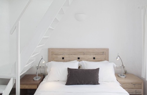 Fira Hotel | Ikastikies Suites