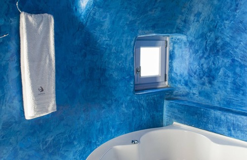 Fira Hotel | Ikastikies Suites