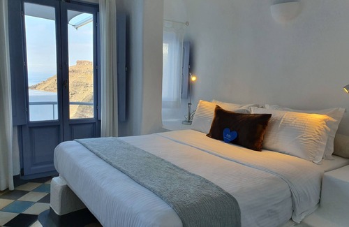 Fira Hotel | Ikastikies Suites