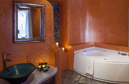 Fira Hotel | Ikastikies Suites