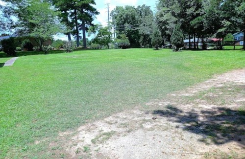 Douglasville Casa | Ike's Place - Come Stay, Work, and Play!