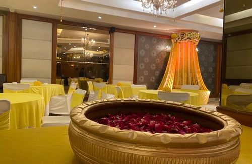 Greater Kailash Hotel | Ikhaya Hotel The Highline