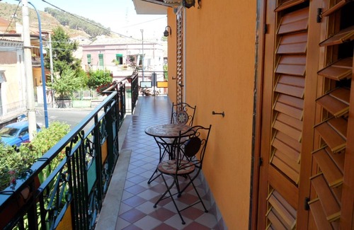 Viagrande Cama Y Desayuno | Il B&B Maison Graziella