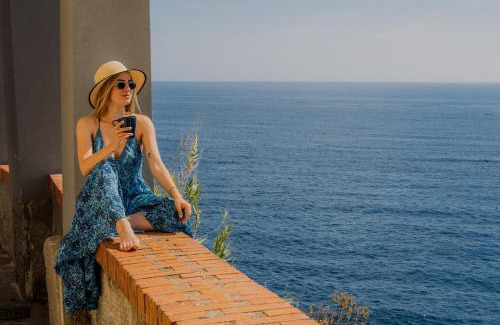 Manarola Apartamento | Il Baluardo Sea View Apartment on the Cliff