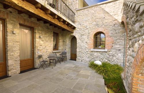 Arlate Casa | Il Borgo - 1711 Luxury Guest House