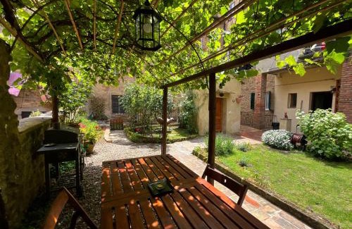Volterra Apartamento | Il Cantuccio di Vittorio - Apartment with private garden in the Heart of Volterra