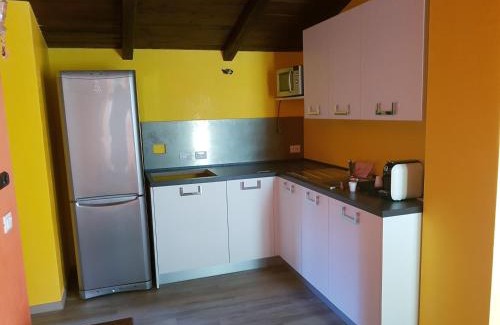 Riano Villa | IL CICLAMINO POOL FOR YOUR SOLE USE BIG IN-GROUND - 70m2 house & 300m2 outdoor, child & pet friendly, 10 minutes drive to Montebello Station connecting to Rome centre in 20 minutes, 3 minutes drive to supermarket -4 language warm guest care