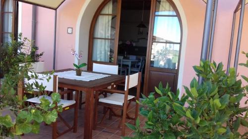 Castagneto Carducci Apartamento | Il Cuoricino Podere le Bozze con piscina, WI-FI, posto auto
