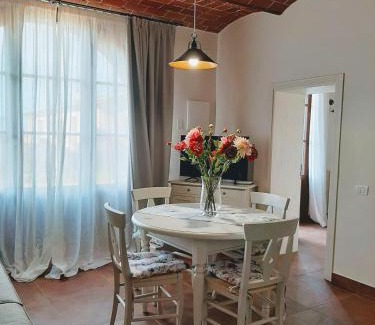 Castagneto Carducci Apartamento | Il Cuoricino Podere le Bozze con piscina, WI-FI, posto auto