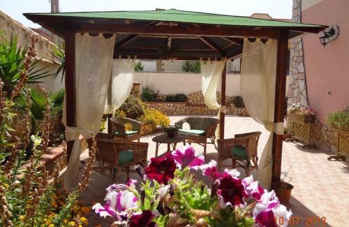Casa Santa Cama Y Desayuno | Il Giardino del Sole - Erice mare