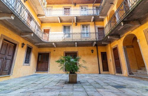 Orta San Giulio Apartamento | Il Portico appartamento in piazza principale