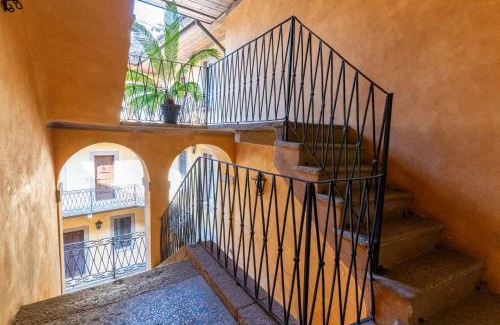 Orta San Giulio Apartamento | Il Portico appartamento in piazza principale