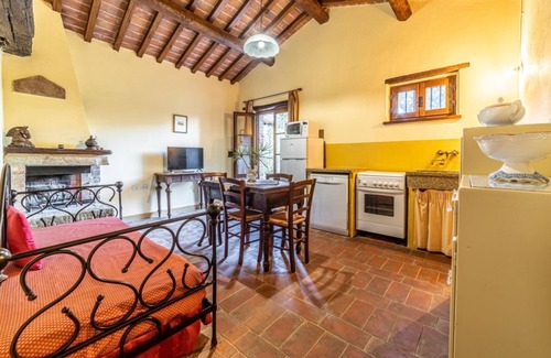 Marciano della Chiana Apartamento | "Il Querciolo" Apartment "Carnovalino" for 2 people in a farmhouse in Valdichiana, in the heart of Tuscany