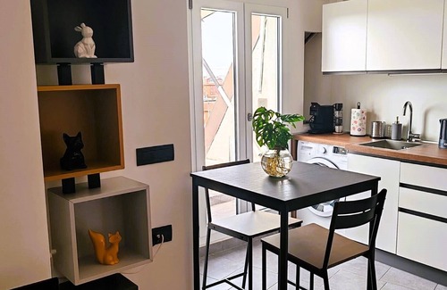 Niguarda Apartamento | Il Terrazzo di Bicocca M5 apartment in brilliant Milano with WiFi, AC
