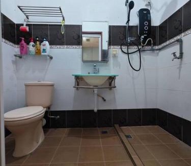 Lunas Casa | IlhamD' Homestay Kulim 5 Bedroom with 3 Toilet