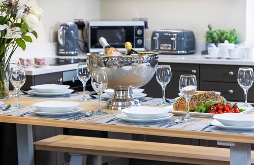 Ilkley Casa | Ilkley House ** Sleeps 10 ** with Parking