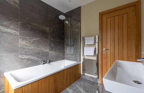 Ilkley Casa | Ilkley House ** Sleeps 10 ** with Parking
