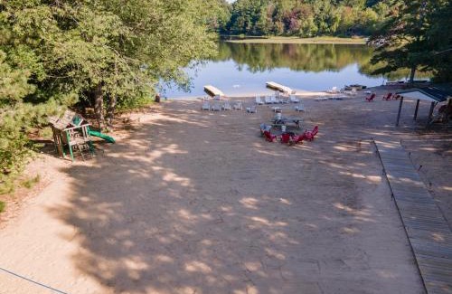 Saugatuck Casa | Illustrator Cottage - Goshorn Lake access - community pool - lots of outdoor activities!