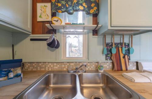 Saugatuck Casa | Illustrator Cottage - Goshorn Lake access - community pool - lots of outdoor activities!