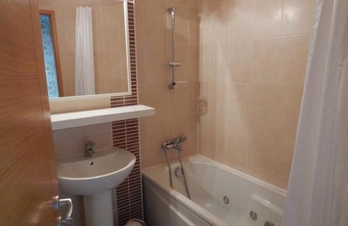Vizafogo Apartamento | Imádnivaló medencés hotellakás szaunával.