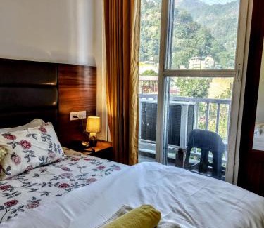 Tapovan Apartamento | Ima Ganga Hotel - Aesthetic, Quite Mountain View Rooms with netflix, free airport pickup for 7 or more nights booking