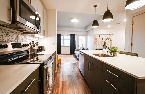 Brewerytown Apartamento | Imagine a stylish escape in Glenwood, the epitome of urban luxury