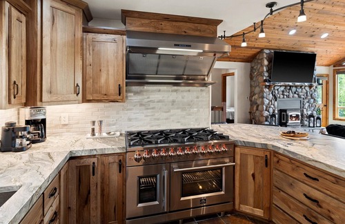 Lincoln County Casa | Imagine you're gathering being 20' off the Waterfront. Your Versatile Oasis!