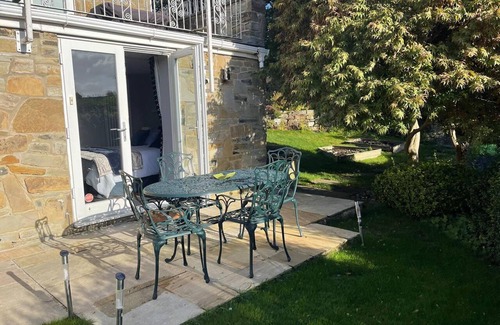 Brighouse Apartamento | Immaculate 1-bed Studio With Outside Patio