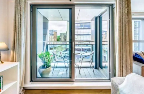 Redhill Apartamento | Immaculate 2 Bed 2 Bath Apt w/ balcony in Redhill
