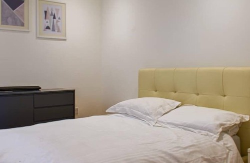 Weybridge Casa | Immaculate 2-Bed Bungalow in Weybridge