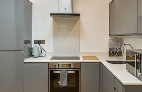 Weybridge Casa | Immaculate 2-Bed Bungalow in Weybridge