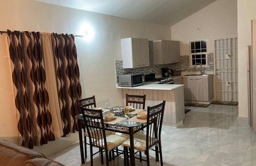 Discovery Bay Casa | Immaculate 2-bed House in Discovery Bay
