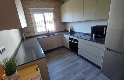 Mondron Villa | Inmaculada villa de 2 dormitorios y 2 baños Piscina privada climatizada para 4 (MAX 6)