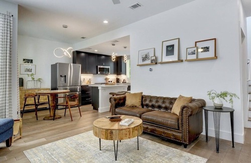 Highland Casa | Immaculate 2B/2B Modern Home N. Central | 30+ Days | Perfect for Temp Living