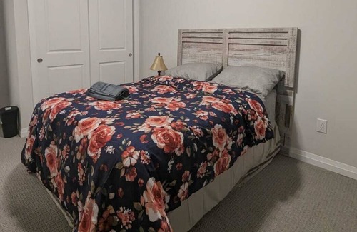 Niagara Falls Casa | Immaculate 3 Bedrooms House IN Niagra Falls. Best Value IN Niagra Region!!!
