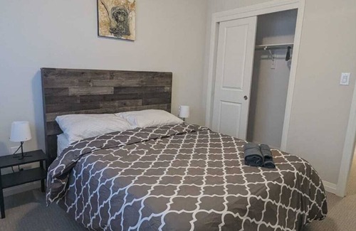 Niagara Falls Casa | Immaculate 3 Bedrooms House IN Niagra Falls. Best Value IN Niagra Region!!!