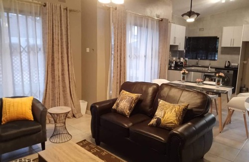 Bulawayo Apartamento | Immaculate 3 Bedroomed Guesthouse in Ilanda - 2041