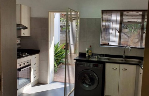 Bulawayo Apartamento | Immaculate 3 Bedroomed Guesthouse in Ilanda - 2041