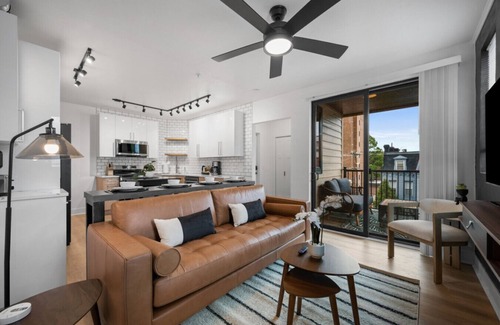 Shadyside Apartamento | Immaculate 3 BR Penthouse suite| 2 decks| Walkable