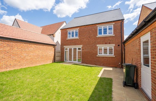 Bicester Casa | Immaculate 4-bed House 5mins Walk to Village Shop