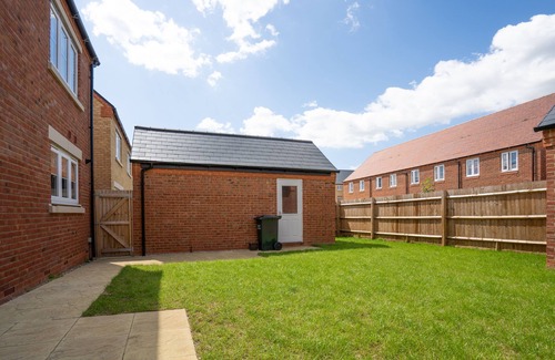 Bicester Casa | Immaculate 4-bed House 5mins Walk to Village Shop
