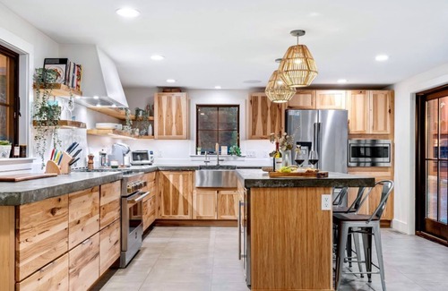 Kennebunkport Casa | Immaculate 4BR Farmhouse - Family Paradise w/ Jungle Gym - Mins To Dock Square
