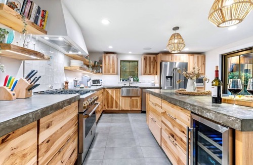 Kennebunkport Casa | Immaculate 4BR Farmhouse - Family Paradise w/ Jungle Gym - Mins To Dock Square
