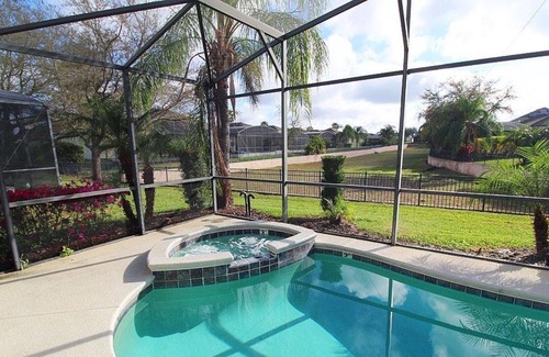 Haines City Villa | Immaculate 5-bed Villa in Haines City Pool G/room