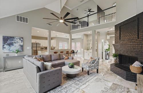 Irving Casa | Immaculate 5BR 2,5BA Holiday Home with Pool