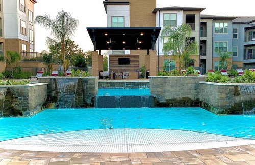 College Station Apartamento | Immaculate Apartment w/King Bed &Resort Style Pool