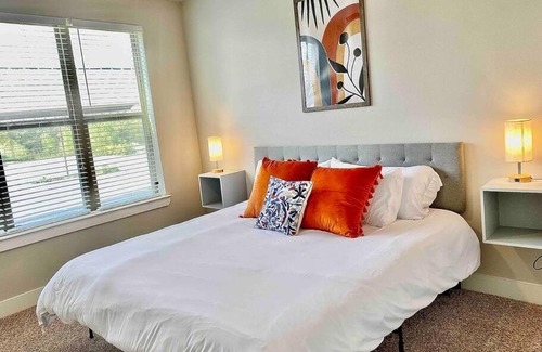 College Station Apartamento | Immaculate Apartment w/King Bed &Resort Style Pool